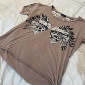 Skull headdress t shirt ripped large
